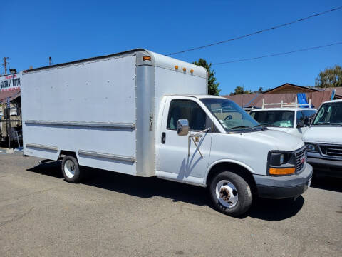2003 GMC Savana Cutaway for sale at Gateway Motors in Hayward CA