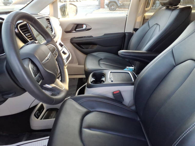 2024 Chrysler Pacifica Touring L