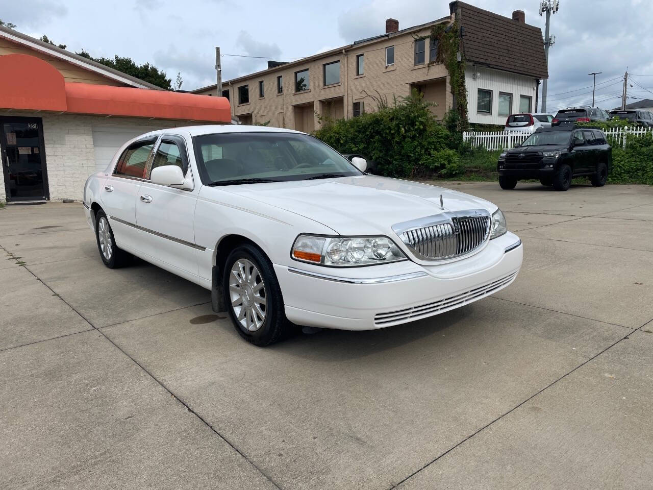 2007 Lincoln Town Car for sale at Drive Motorcars LLC in Akron, OH