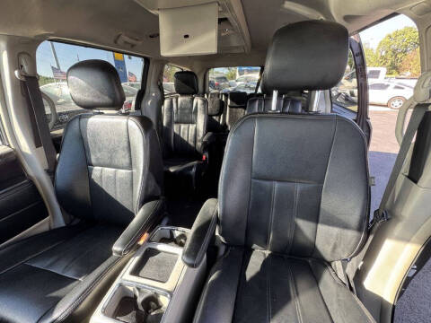 2015 Chrysler Town and Country Touring-L