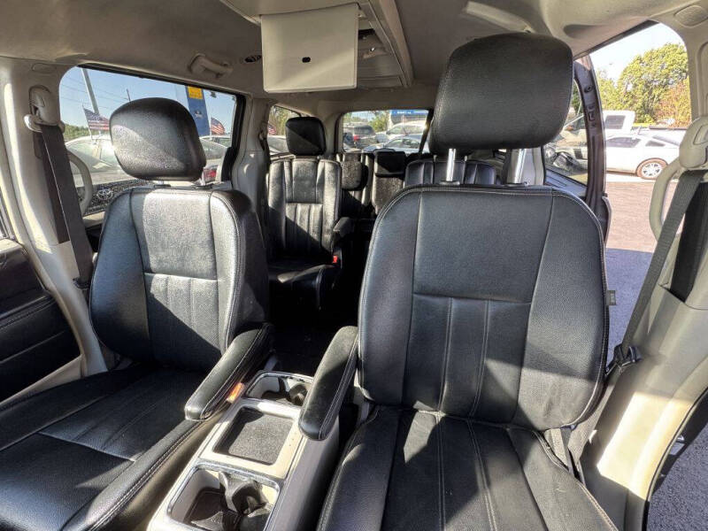 2015 Chrysler Town and Country Touring-L