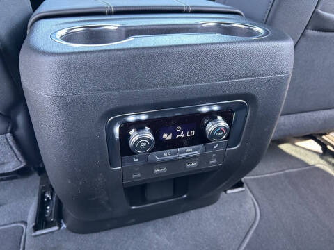 2025 GMC Yukon Elevation