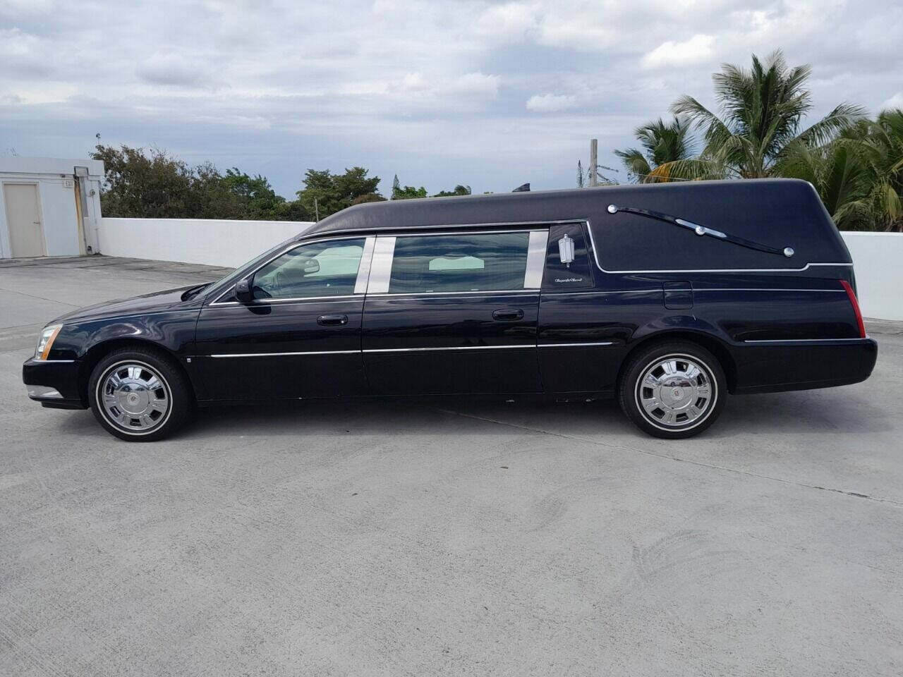 2009 Cadillac DTS Hearse - $21,950