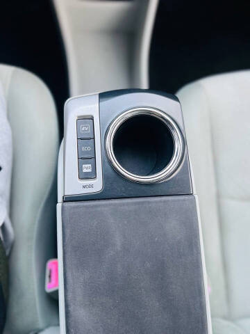 2012 Toyota Prius v Five