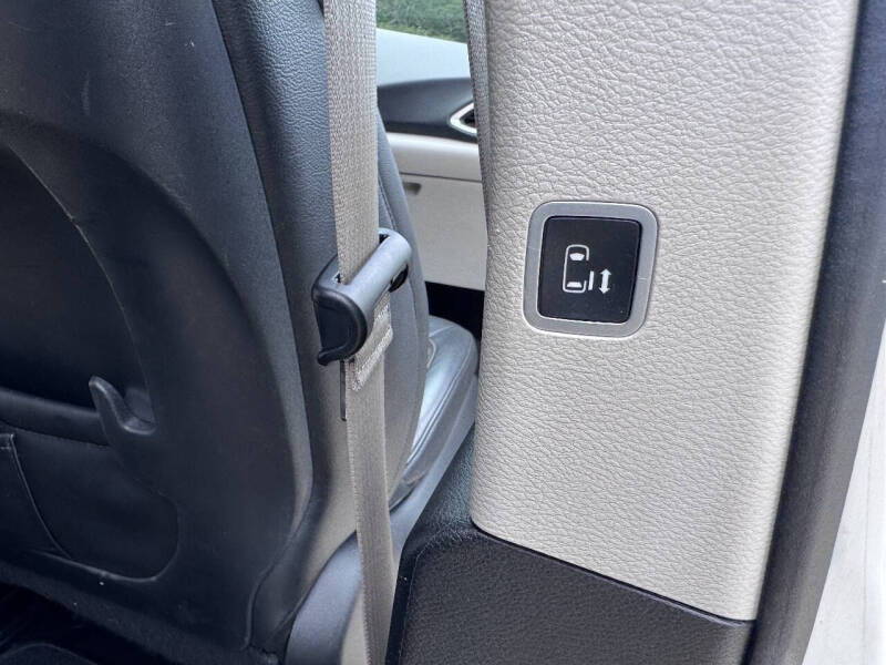 2017 Chrysler Pacifica Touring-L Plus