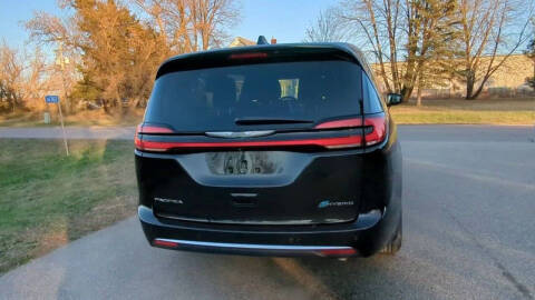 2023 Chrysler Pacifica Plug-In Hybrid Touring L