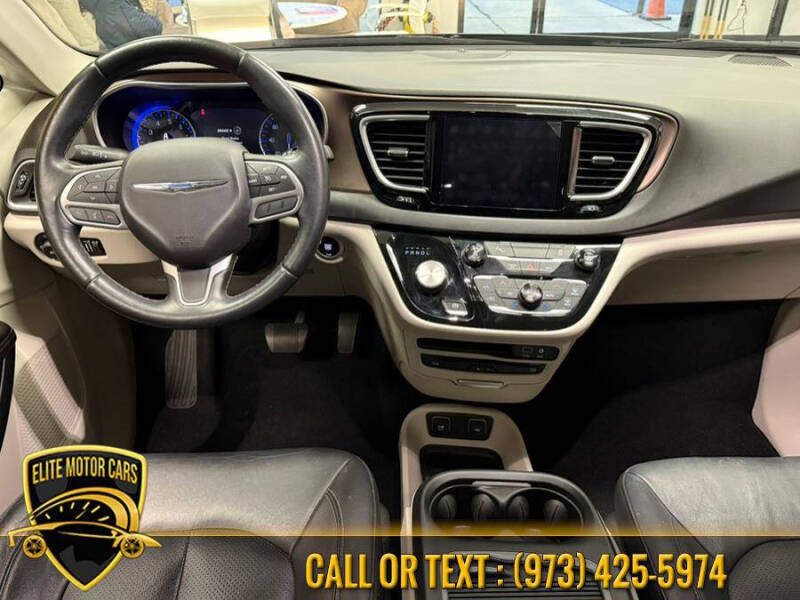 2017 Chrysler Pacifica Touring-L Plus