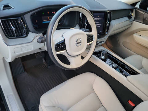 2023 Volvo XC60 B5 Plus Dark Theme