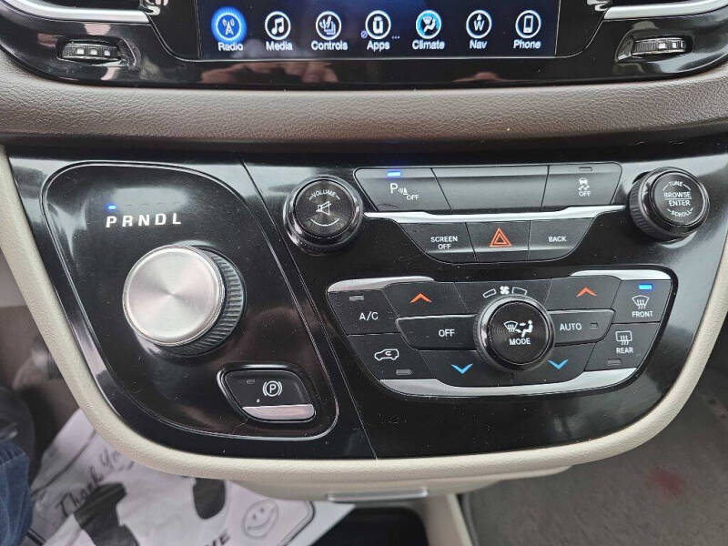 2017 Chrysler Pacifica Touring-L Plus