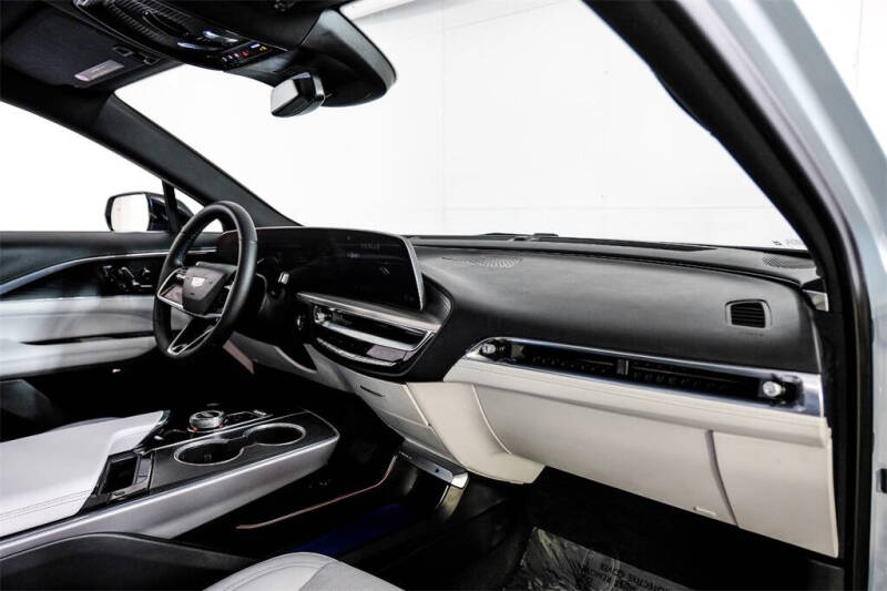 2024 Cadillac LYRIQ Luxury 1