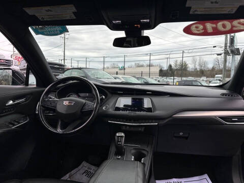 2019 Cadillac XT4 Premium Luxury