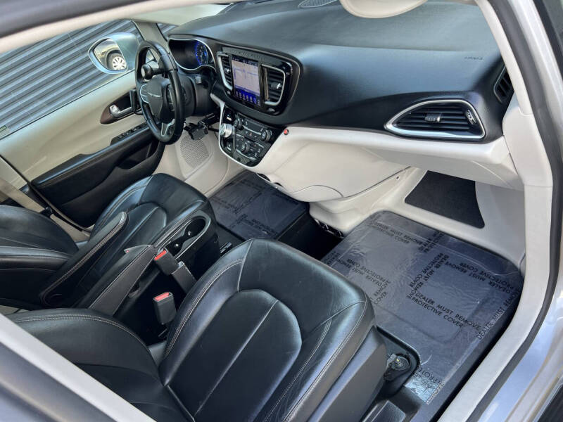 2017 Chrysler Pacifica Touring-L