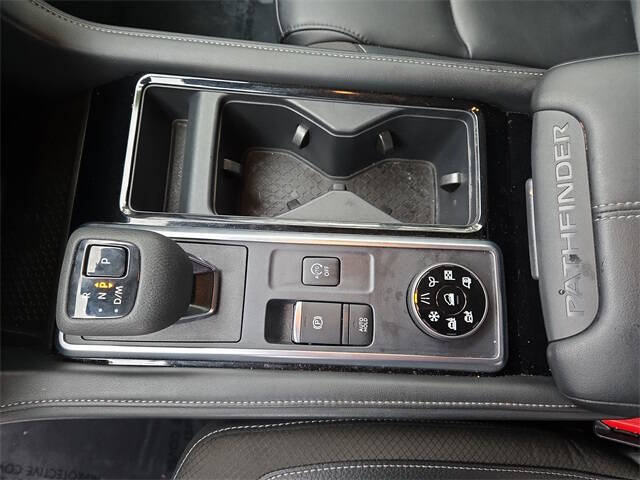 2025 Nissan Pathfinder SL