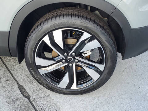 2025 Volvo XC40 B5 Ultra Bright Theme