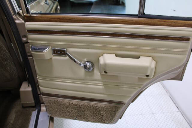 1989 Jeep Grand Wagoneer