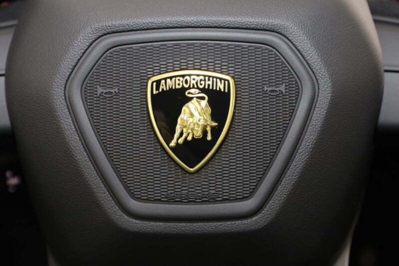 2024 Lamborghini Urus Performante