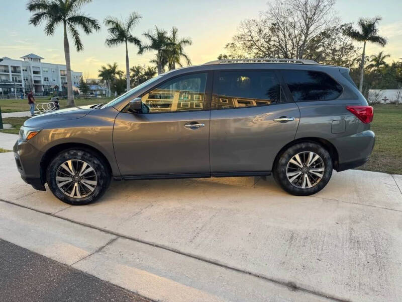 2017 Nissan Pathfinder SV
