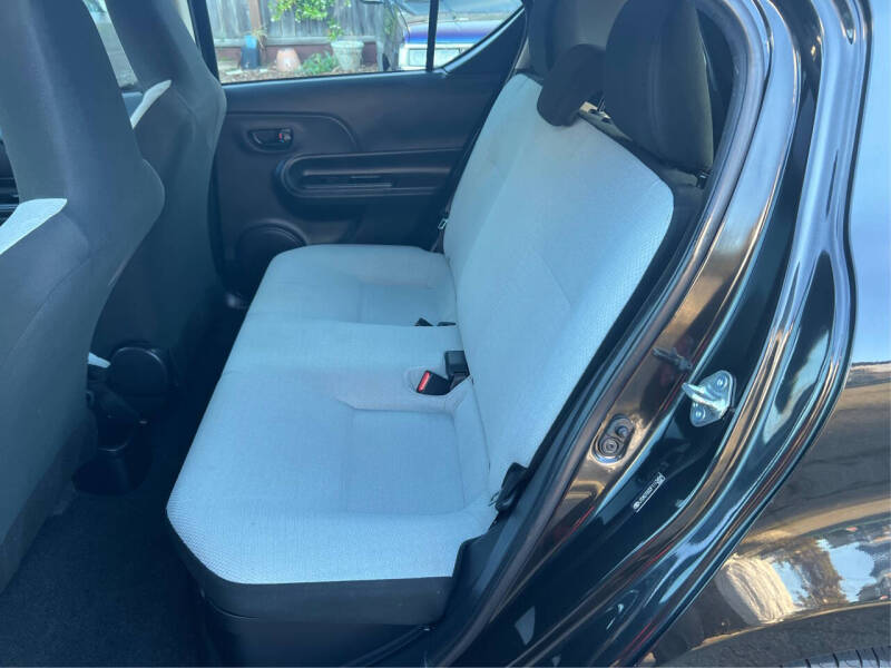 2015 Toyota Prius c One