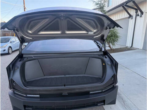 2025 Tesla Cybertruck