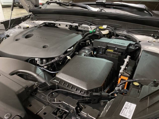 2025 Volvo XC40 B5 Plus Bright Theme