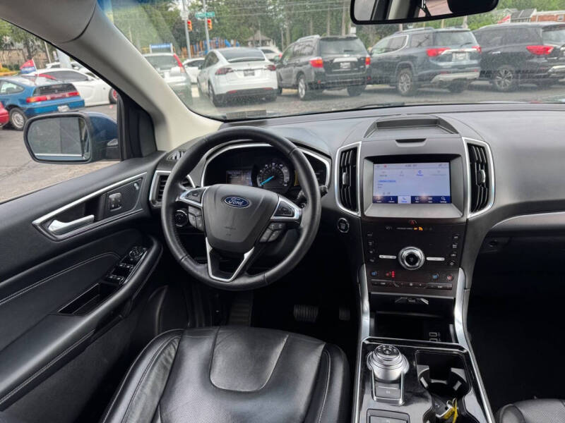 2020 Ford Edge Titanium