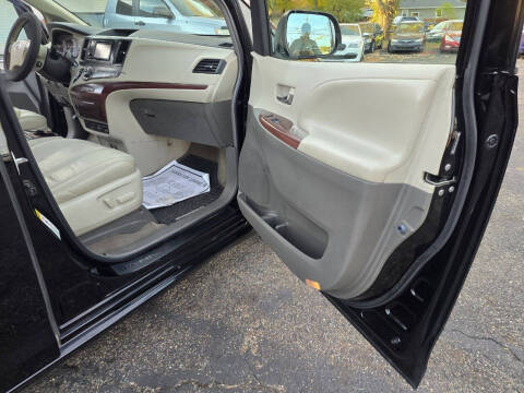 2013 Toyota Sienna XLE 8-Passenger