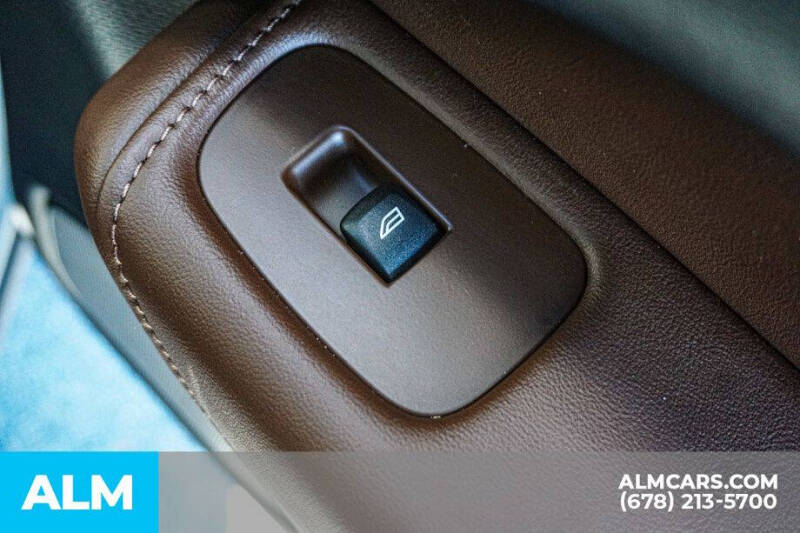 2024 Volvo XC60 Recharge T8 Plus Dark Theme