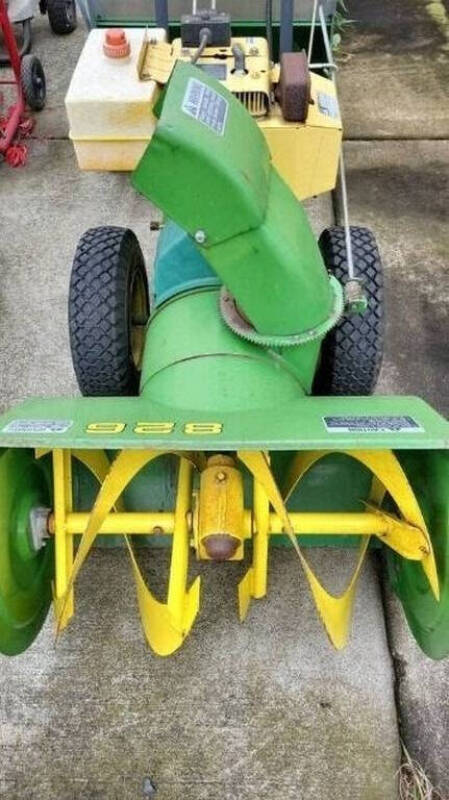 John Deere 826 Gas Snowblower