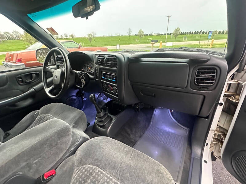 2000 Chevrolet S-10 LS