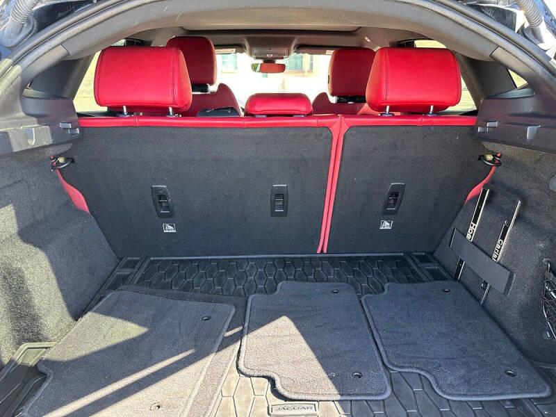 2019 Jaguar E-PACE P300 R-Dynamic SE