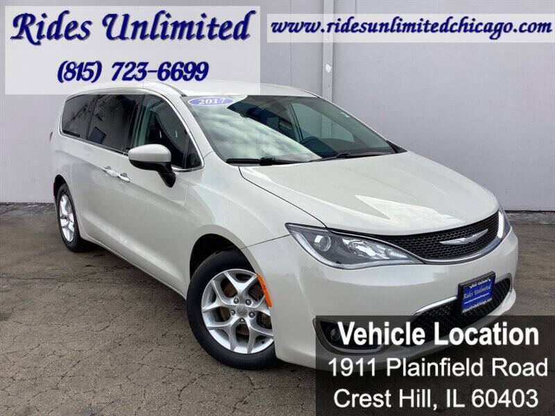 2017 Chrysler Pacifica Touring-L