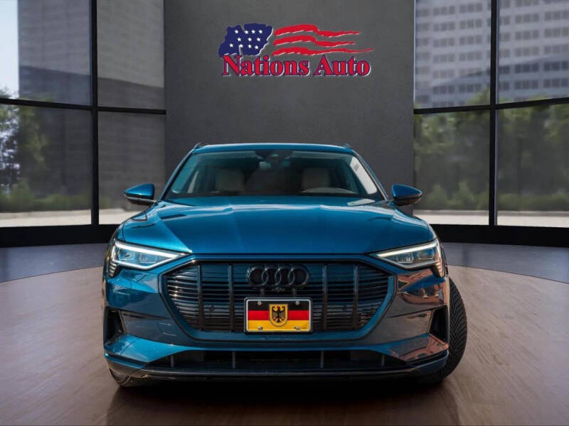 2022 Audi e-tron quattro Premium Plus