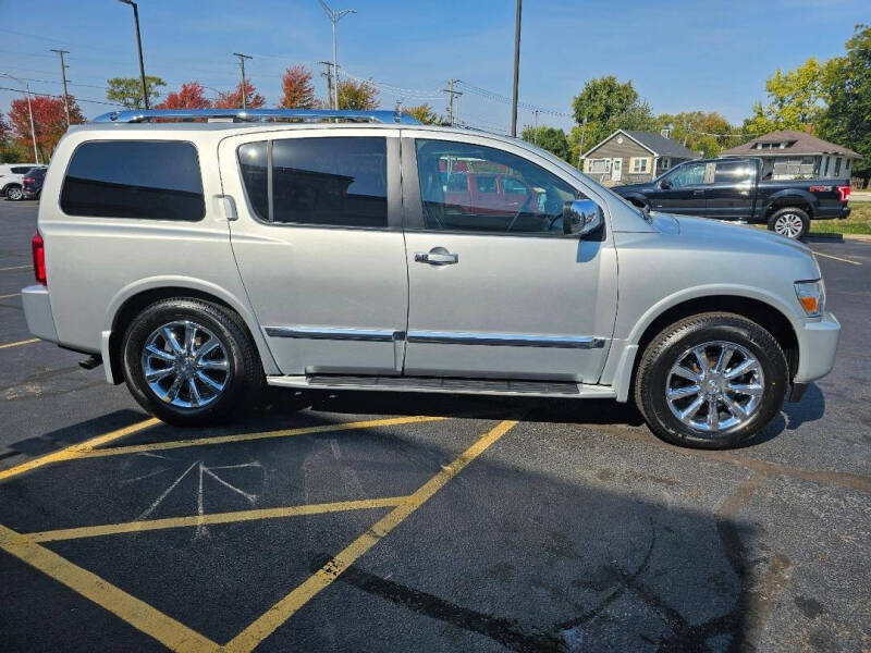 2009 INFINITI QX 56 photo 4