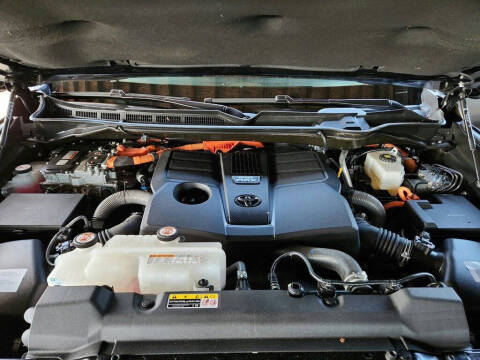 2024 Toyota Sequoia SR5