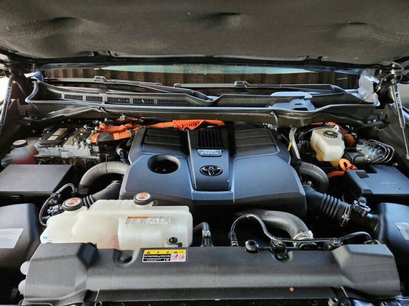 2024 Toyota Sequoia SR5