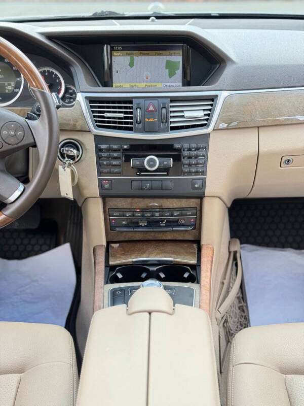 2011 Mercedes-Benz E-Class E350 photo 18