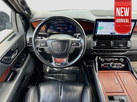 2023 Lincoln Navigator Standard