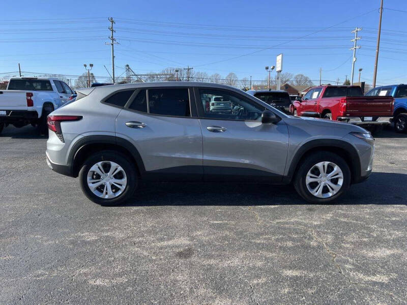 2025 Chevrolet Trax LS