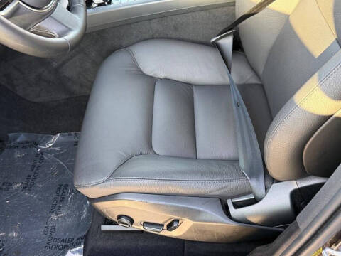 2025 Volvo XC60 B5 Plus Dark Theme