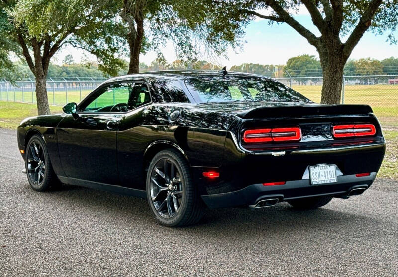 2023 Dodge Challenger R/T photo 9