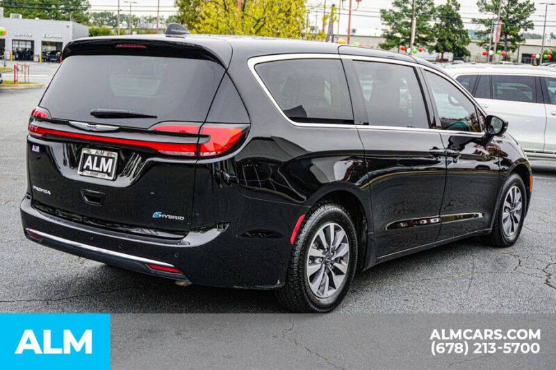 2024 Chrysler Pacifica Plug-In Hybrid Select
