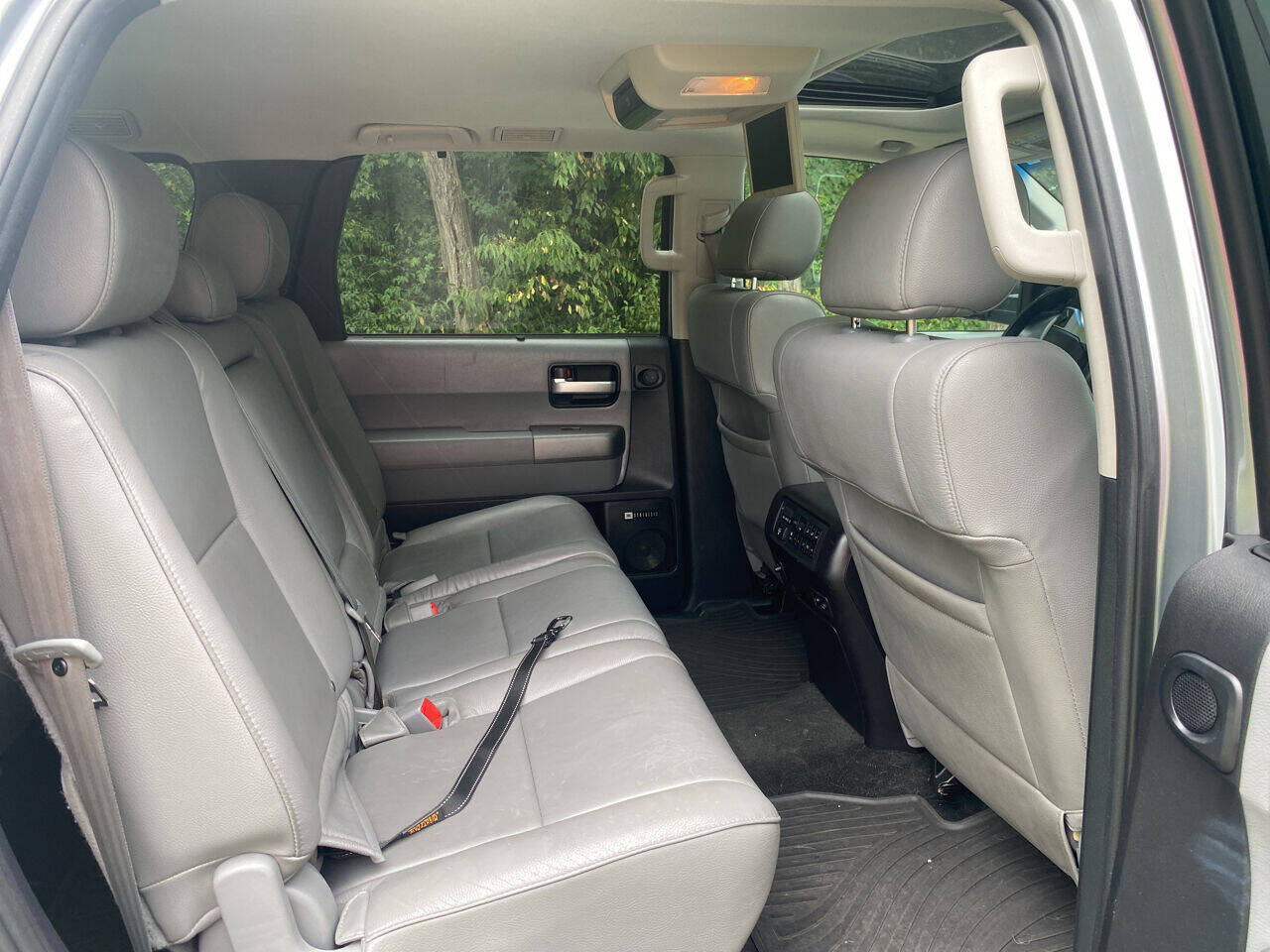 2015 Toyota Sequoia 12