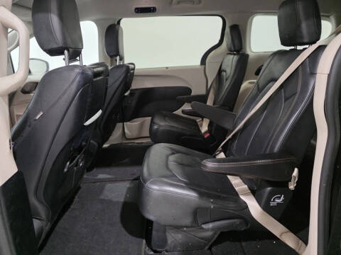 2017 Chrysler Pacifica Touring-L Plus