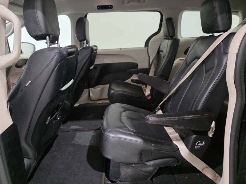 2017 Chrysler Pacifica Touring-L Plus