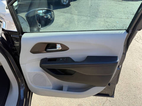 2017 Chrysler Pacifica Touring-L Plus