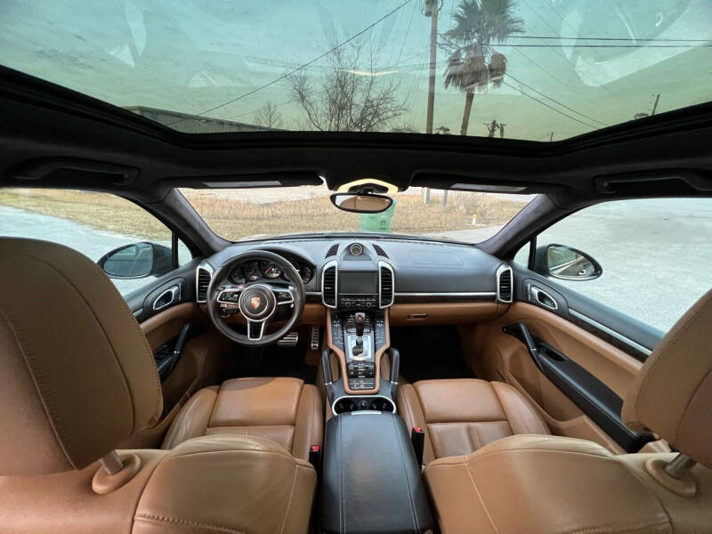 2016 Porsche Cayenne GTS