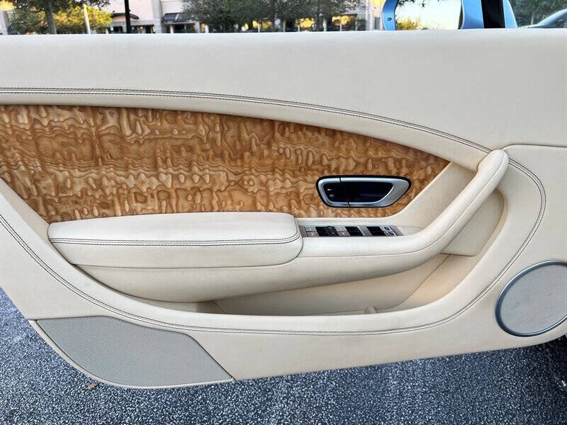 2015 Bentley Continental 28