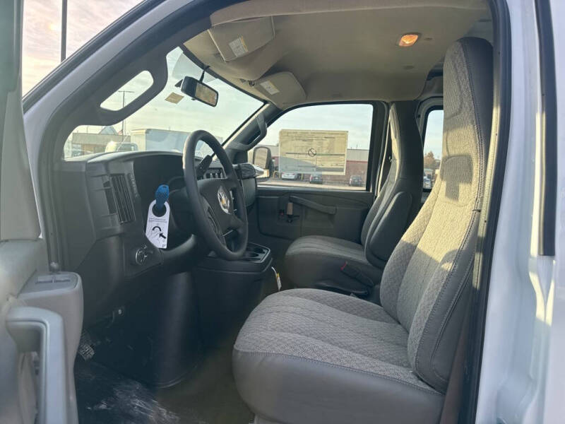 2025 Chevrolet Express 2500