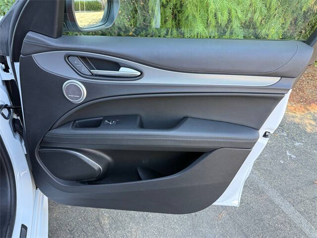 2022 Alfa Romeo Stelvio Veloce