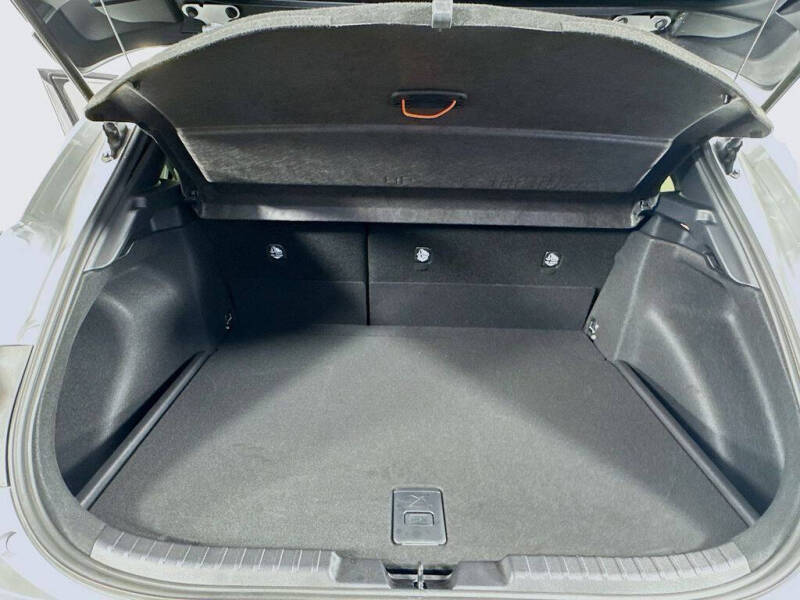 2025 Toyota Corolla Hatchback SE